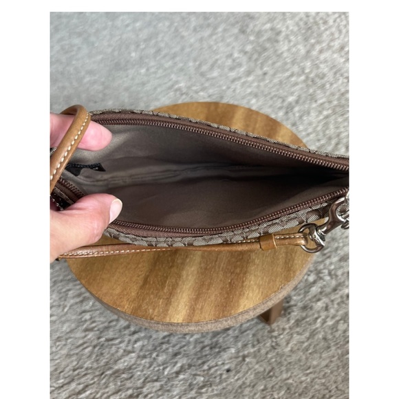 Coach Signature Clutch Wrislet Wallet - Picture 4 of 4